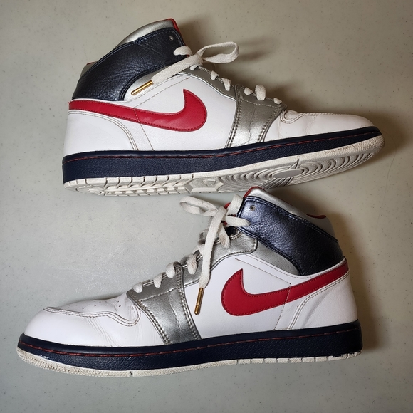 Jordan 1 Retro Olympic 2008 Authentic Collectible - Picture 3 of 9